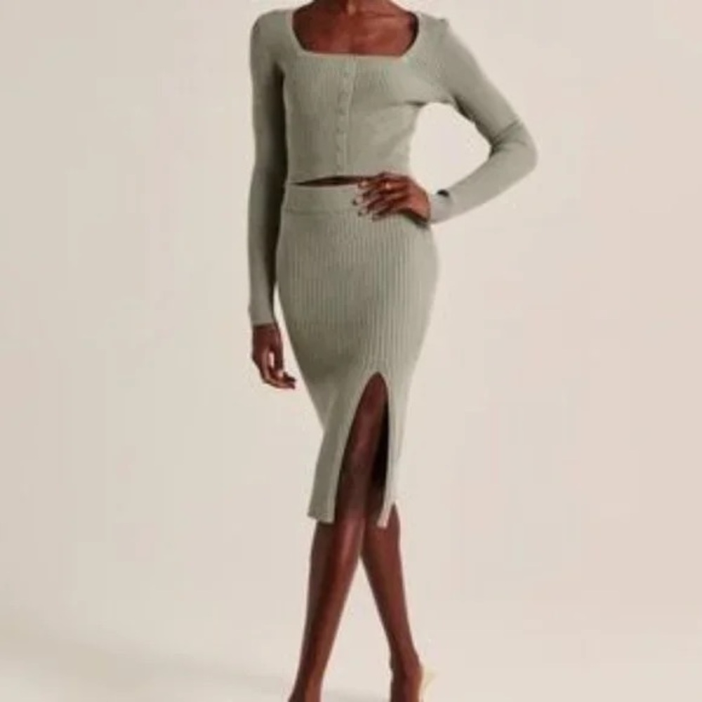 ABERCROMBIE AND FITCH RIBBER SWEATER MIDI SKIRT